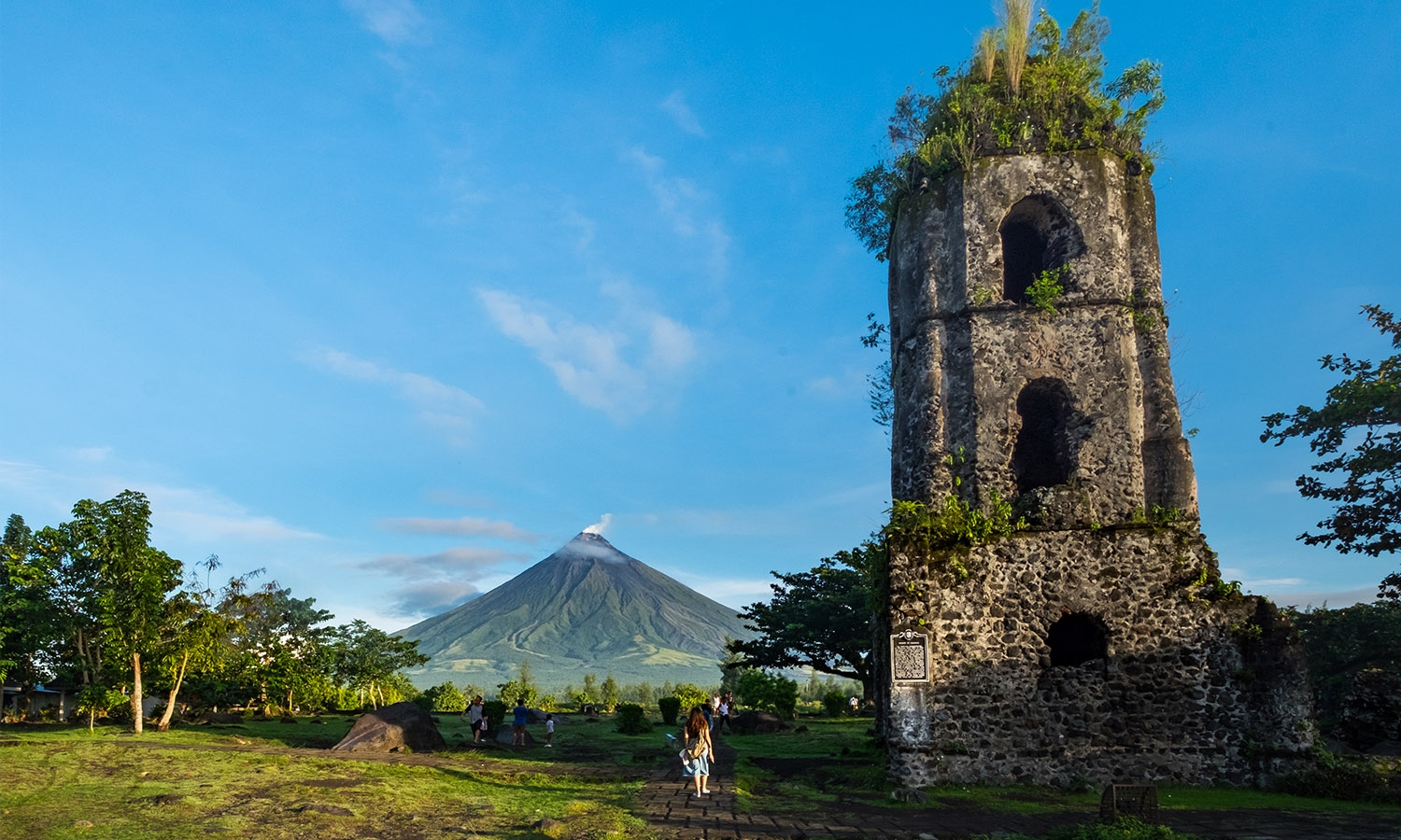 mayon volcano tourist activities