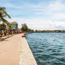 Rizal Boulevard in Dumaguete City