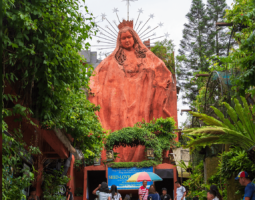 50-foot statue of Lady of Manaoag at Tierra de Maria